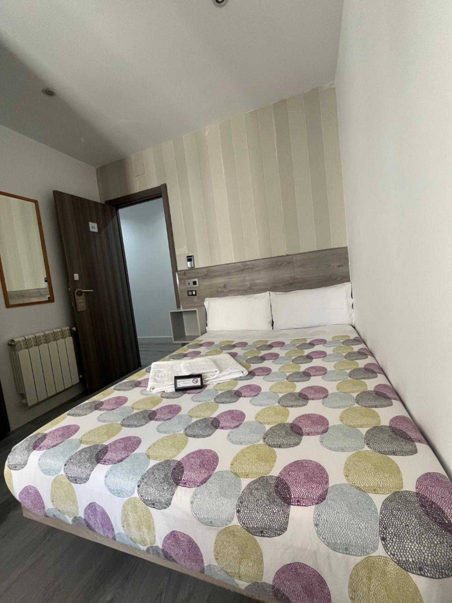 Hostal Abril Madrid — Fotos 1
